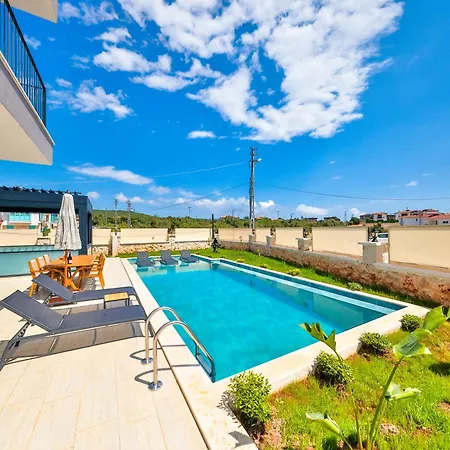 Derine Villa *